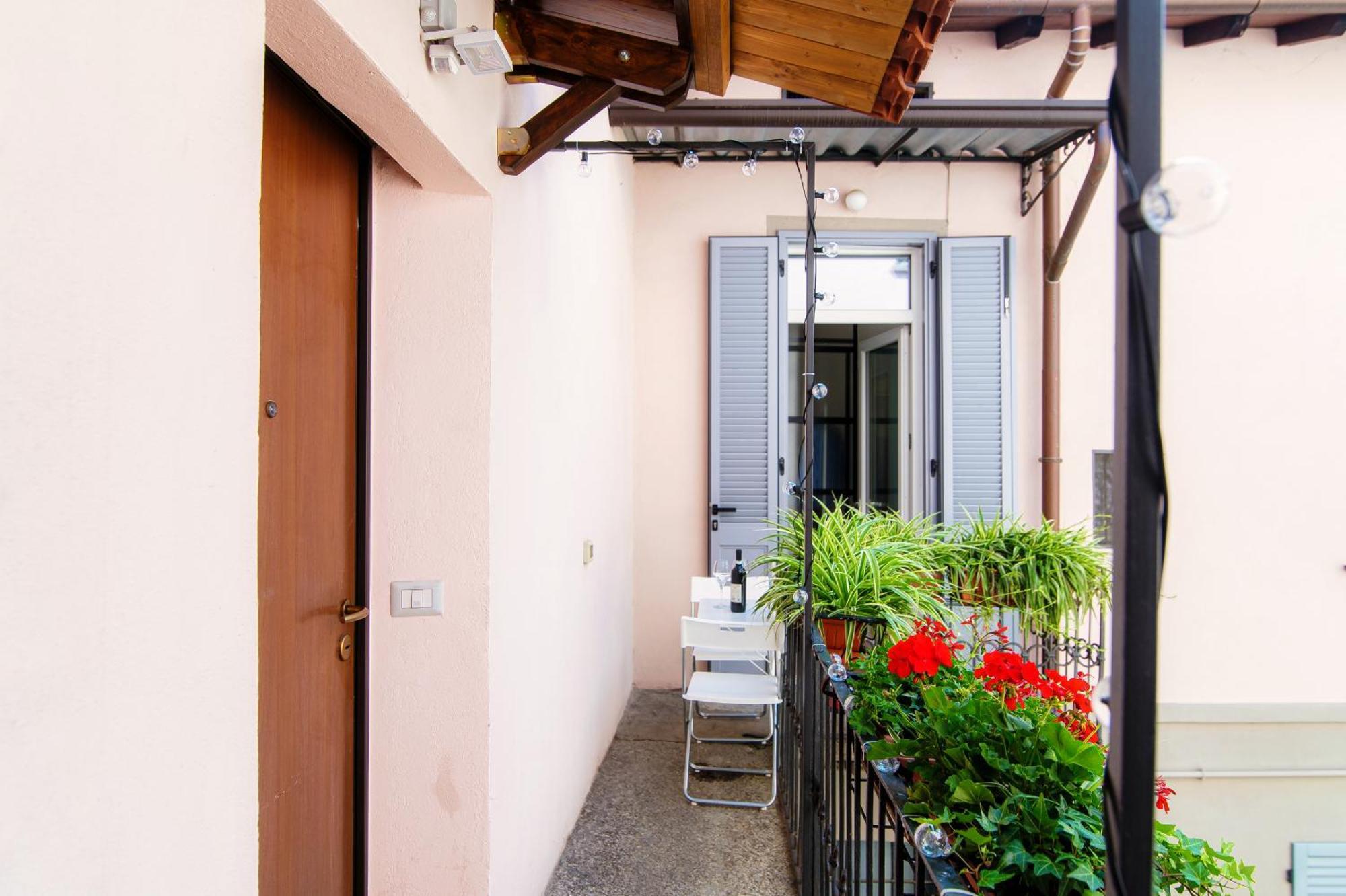 Апартаменты Casa Giulini - The House Of Travelers Комо Экстерьер фото